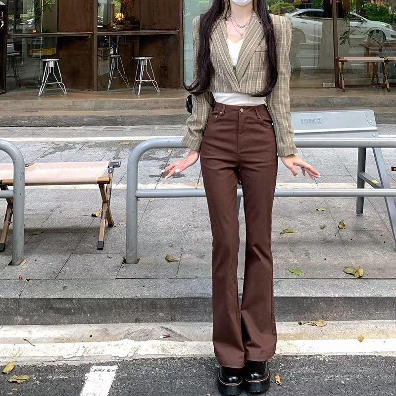 

Женские джинсы с высокой посадкой, облегающего кроя, микроклеш - Корейский стиль, тренд Весна/Осень 2023 M коричневый