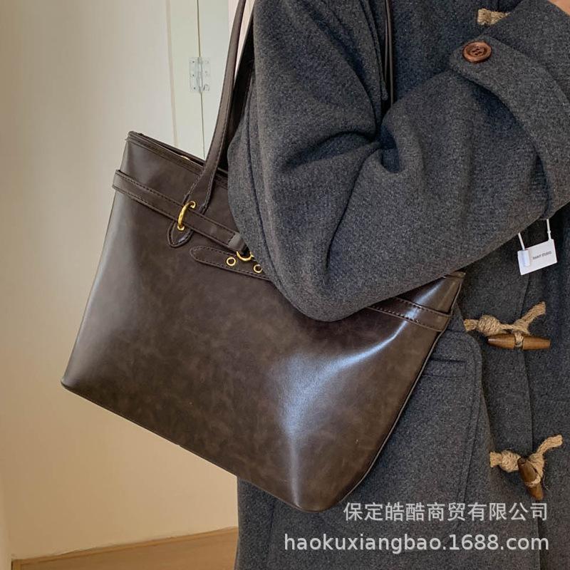 Large-capacity Retro Bag Women's Autumn and Winter 2025 New Simple and Versatile Shoulder Underarm Bag Casual Commuter Tote Bag