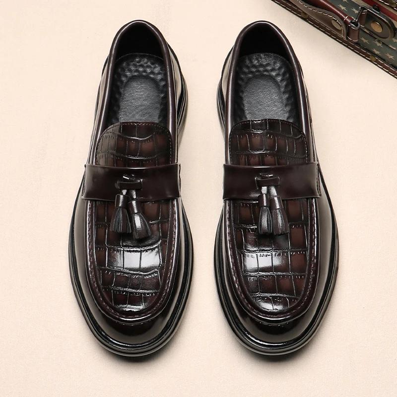 Mens Classic Retro Tassels Loafers Moccasins Men'S Casual Shoes Crocodile Grain Leather Men Outdoor Driving Flats 5881