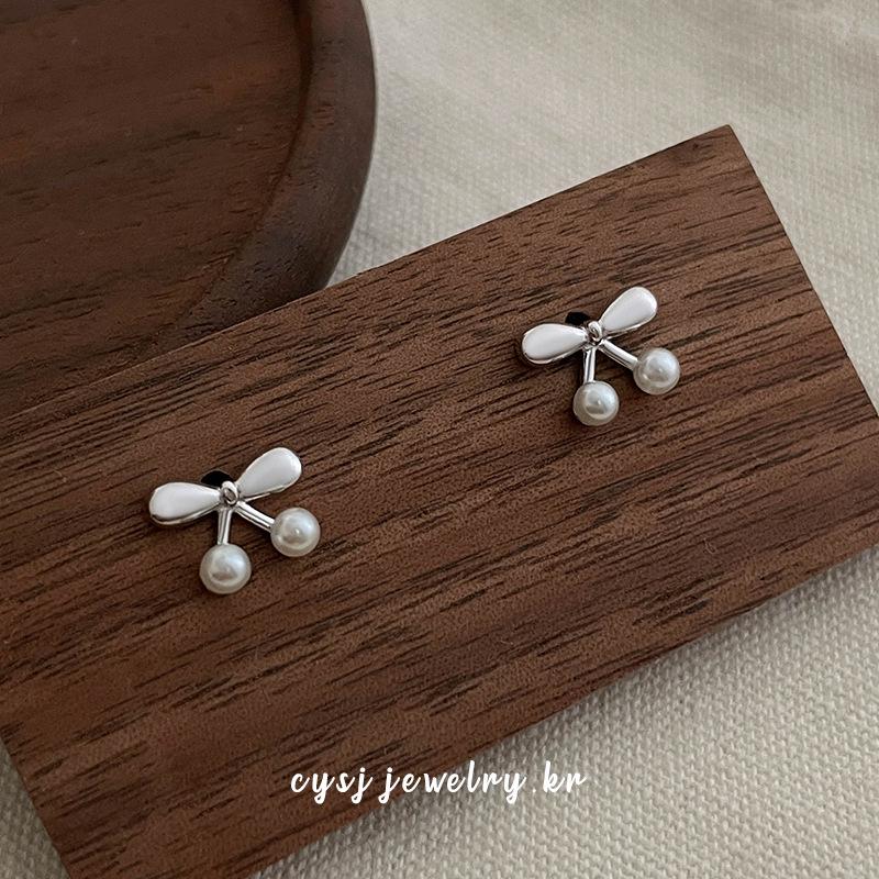 Cui Yan S925 Sterling Silver Korean Sweet Cherry Pearl Stud Earrings - Women's Simple, Exquisite Ear Jewelry.