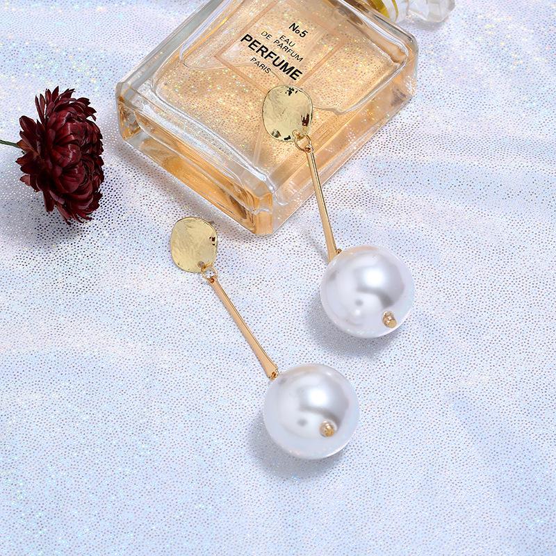 Retro personality pearl long stud earrings female versatile simple Internet celebrity temperament earrings fashion trendy earrings