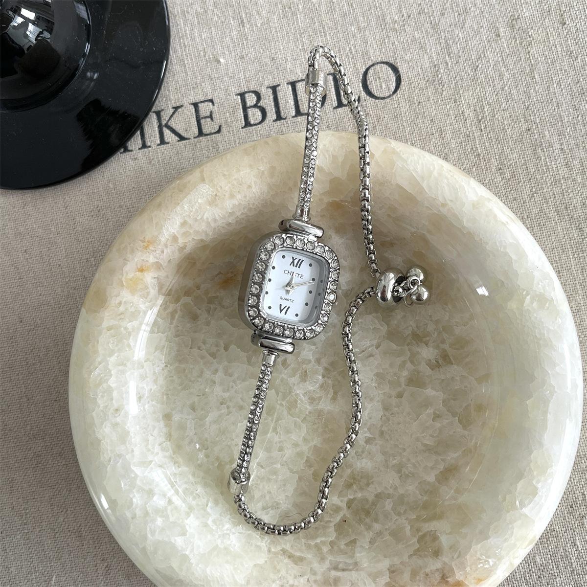 Women S Watch Temperament Fashionable Square Diamond-Encrusted Watch Women S Freely Adjustable Chain Women S Quartz Watch