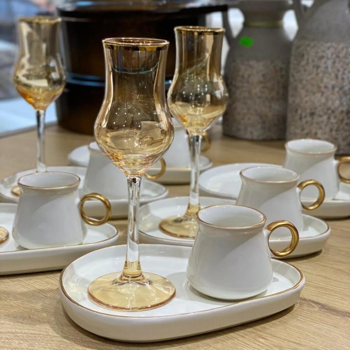 

Белая овальная кофейная чашка с сервировочной тарелкой на 6 персон