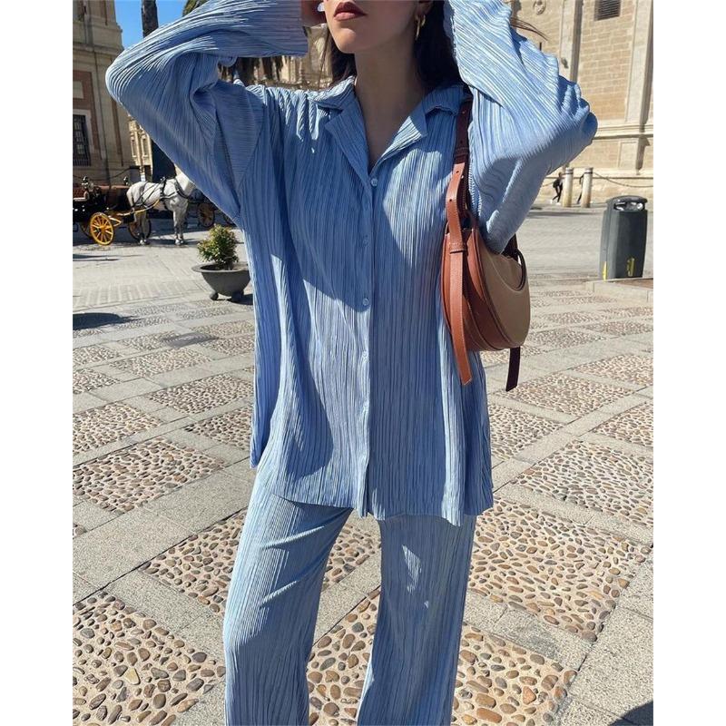 

Весняно-осінній жіночий комплект сорочки. Модна сорочка зі складками. Прямі штани. Комплект із двох частин. L світло-синій колір