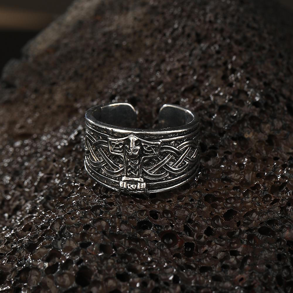 Boutique New Retro Simple New Punk Hip-hop Skull Personality Men's Open Ring Robot Ghost Head Jewelry