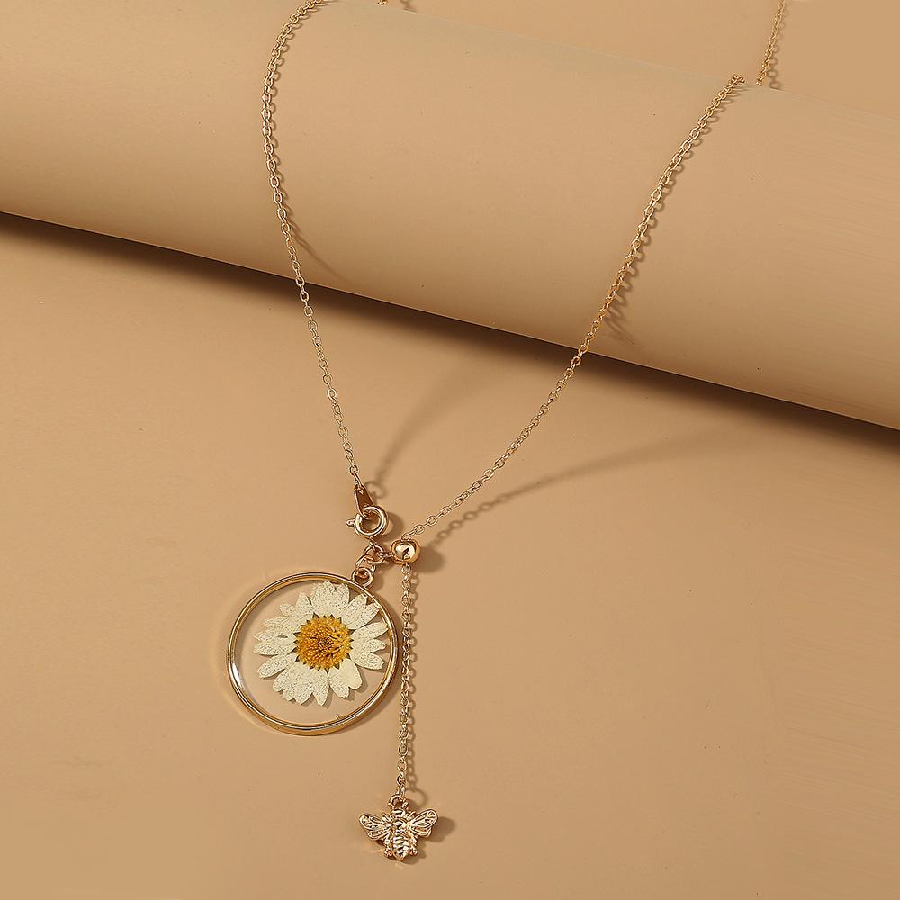 Trendy Retro Butterfly Pendant Clavicle Chain - Summer Chrysanthemum Necklace