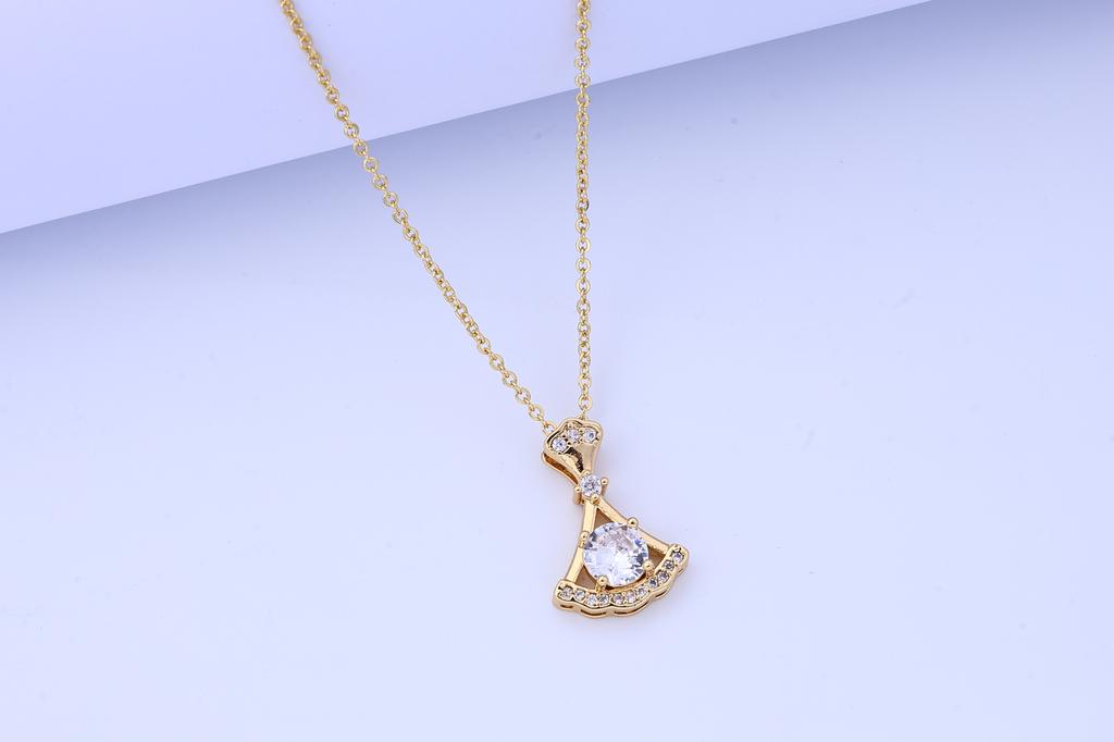 The New Titanium Steel Necklace Does Not Fade, Women's Summer Sense of Luxury, Niche Internet Celebrity Pendant, Versatile, Ligh