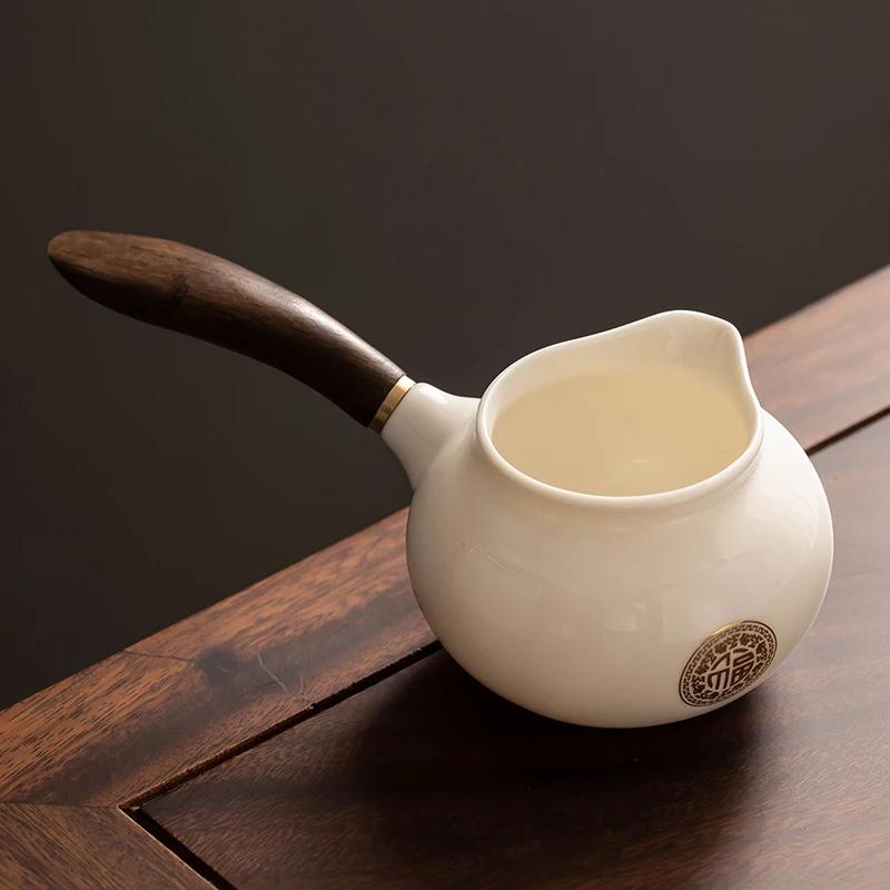 

Чайник из белого фарфора Mutton Fat Jade с ручкой из цельного дерева, чашка Fair, бытовые керамические дозаторы для чая, традиционные чайные принадлежности