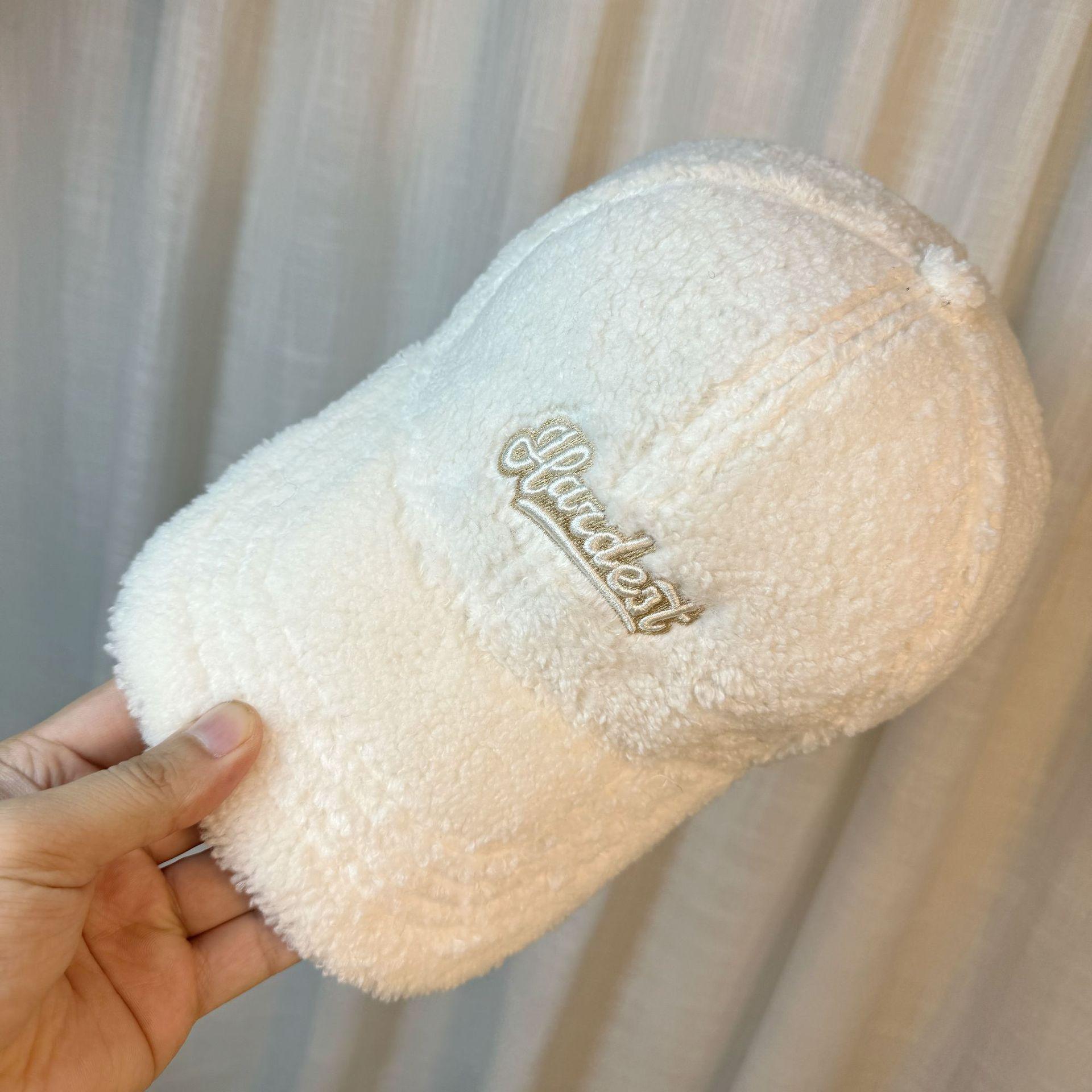 

Autumn and winter embroidered letter lamb wool baseball cap for women, new thickened warm Korean version, versatile and face-slimming duckbill cap, Adult55-60Adjustable