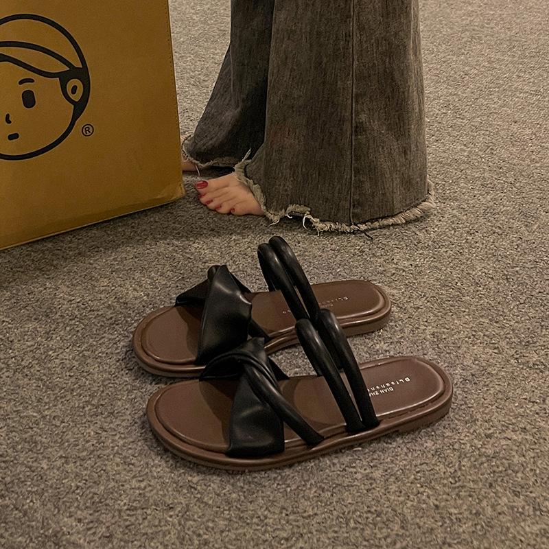 Flat bottom wearing cool slippers women's summer new beautiful pregnant women one word drag holiday beach two sandals