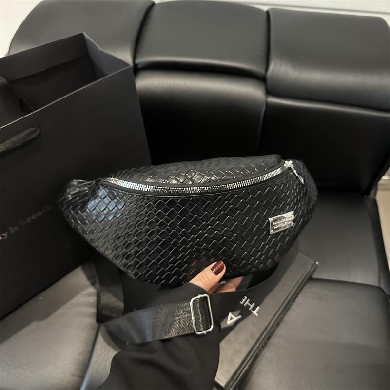 

2025 лето новая популярная темпераментная сумка через плечо на грудь модная поясная сумка чувство тренда ретро нишевый дизайн сумка женская чёрный