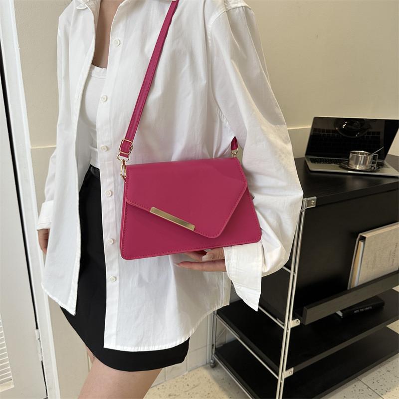 Stylish Retro Textured Mini Crossbody Bag With Magnetic Closure In Five Colors