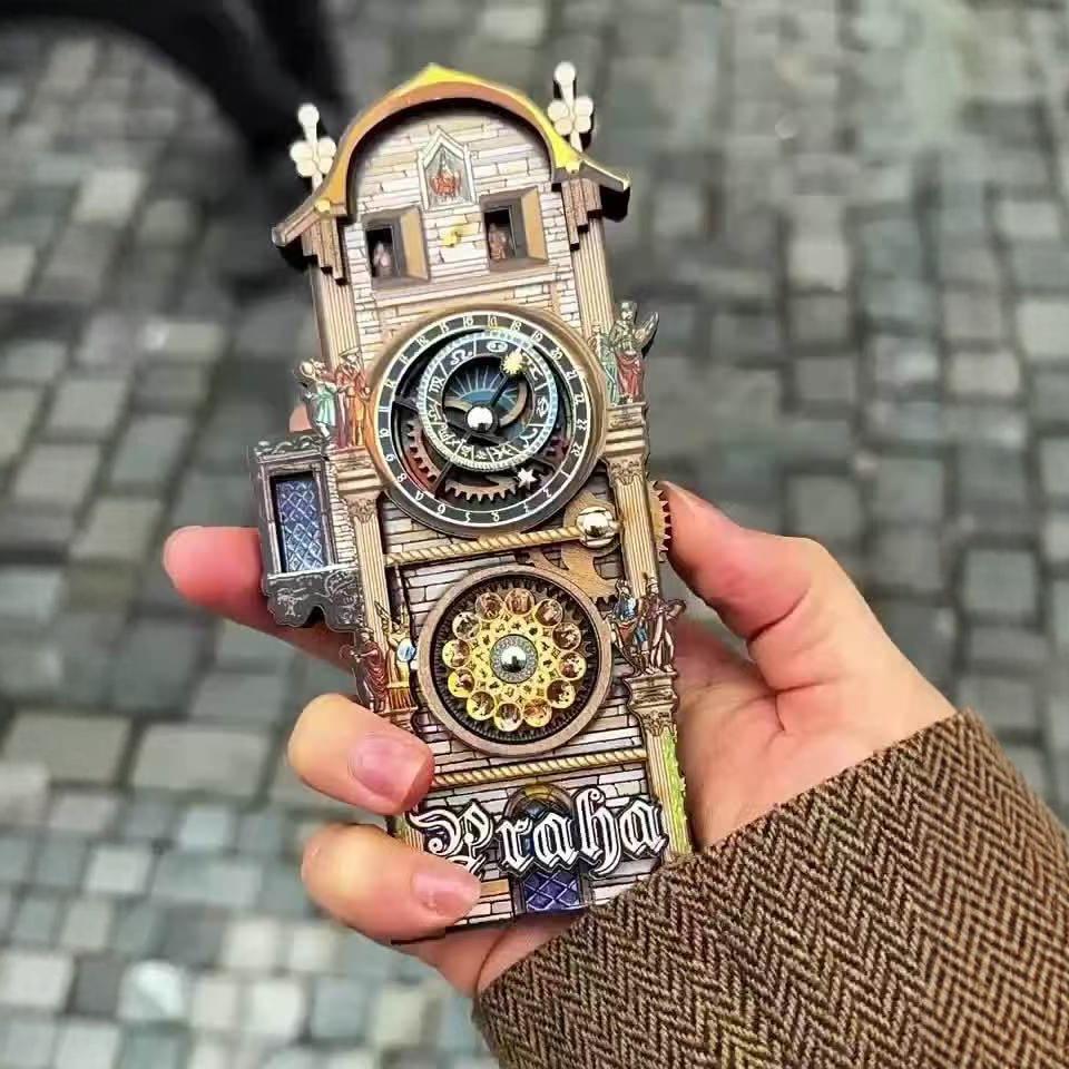 Kreativer drehbarer Holz-Prager Astronomische Uhr Magnet - Souvenir für Touristen