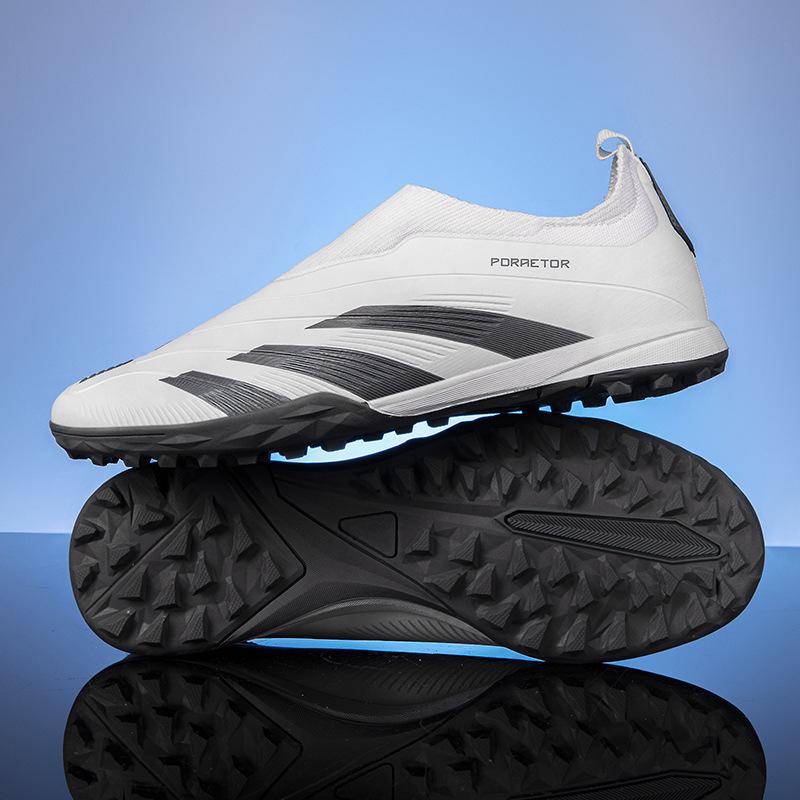 A Pair of 20252025 Football Shoes Men's Low-top Youth Long Nails Broken Nails Grass Training Shoes