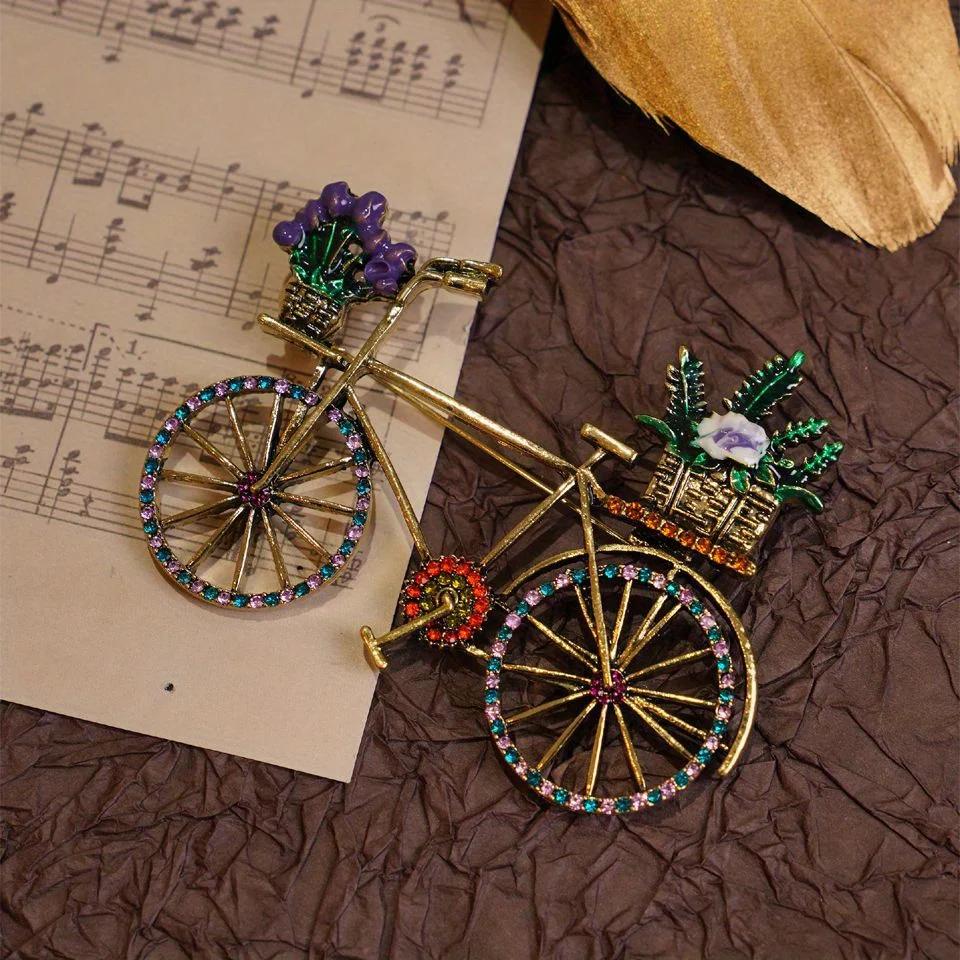 Vintage Classic Women Men Enamel Bicycle Pin Brooch Retro Lady Drip Oil Bike Badges Student Bag Buckles