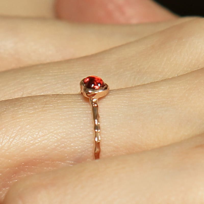 UNI.J Heart Garnet Rose Gold Ring Ir260