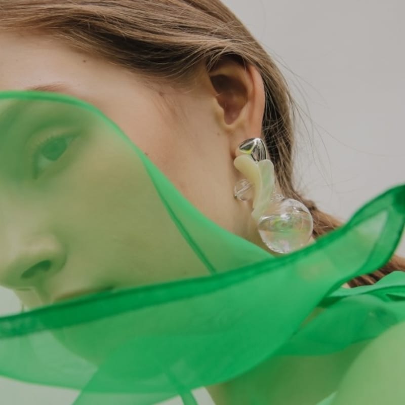 

ZOENA water shell ball earring one