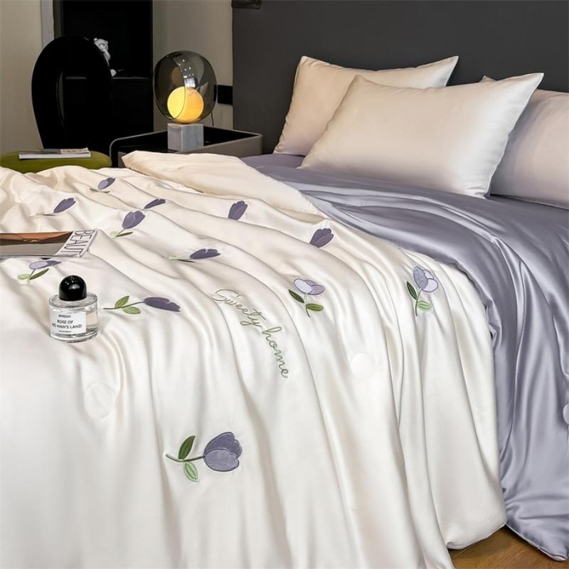 Class A Maternal and Infant Grade Ice Silk Fabric Breathable Hand-embroidered Light Luxury Pattern Cool Feeling Breathable Quilt