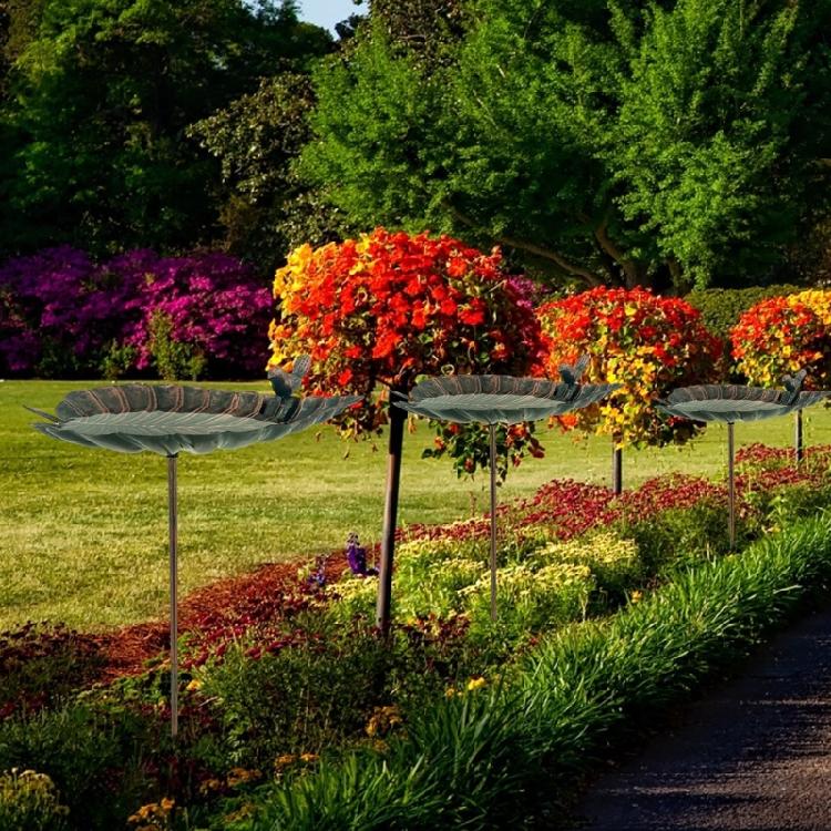 Garden Metal Bird Bath Stake for Patios and Garden Featuring a Unique Bird Ornaments Bird Feeding Bowl