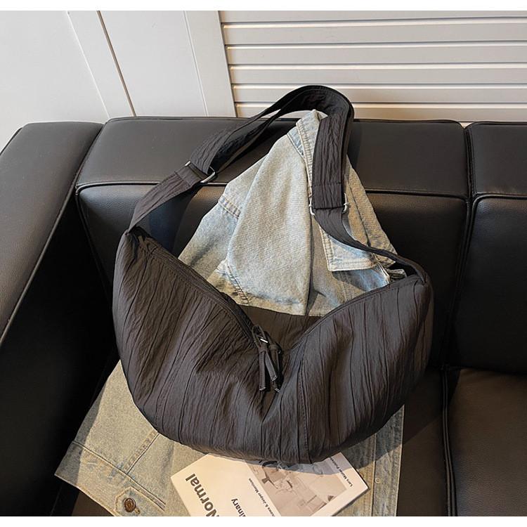 IELGY Large-Capacity All-Match Casual One-Shoulder Messenger Pleated Dumpling Bag