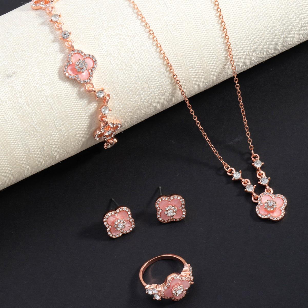 4PCS Diamond Clover Pink Bracelet Necklace Earrings Ring Set Niche Premium Light Luxury Women s розовый