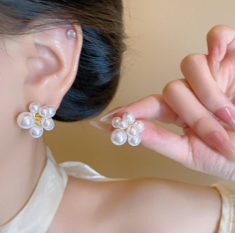 Koreanische Dongdaemun Geometrische Hängeohrringe mit Perlen - Trendige Accessoires für Frauen.