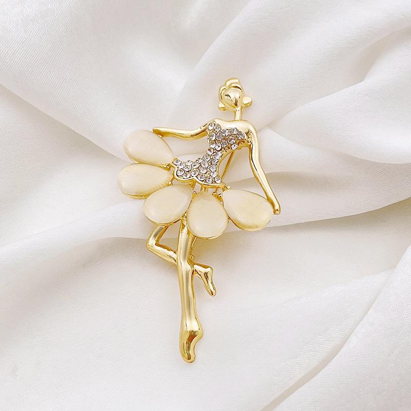 Broche Oeil de Chat Ballerine Atmosphérique Européenne et Américaine Mode Accessoires de Vêtement Tempérament
