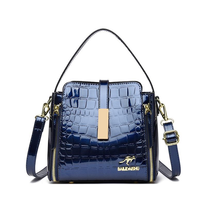 Eine trendige und stilvolle Umhängetasche und eine tragbare Mama-Tasche