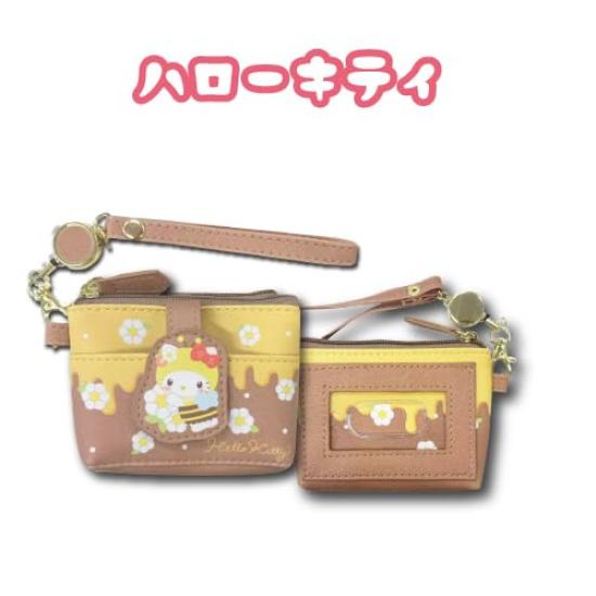 Hatayama Shoji Sanrio Reel Pass Pouch with Honeybee and Hello x 34203275 Pocket, Kitty, Approx. H7.5 W11.5cm,