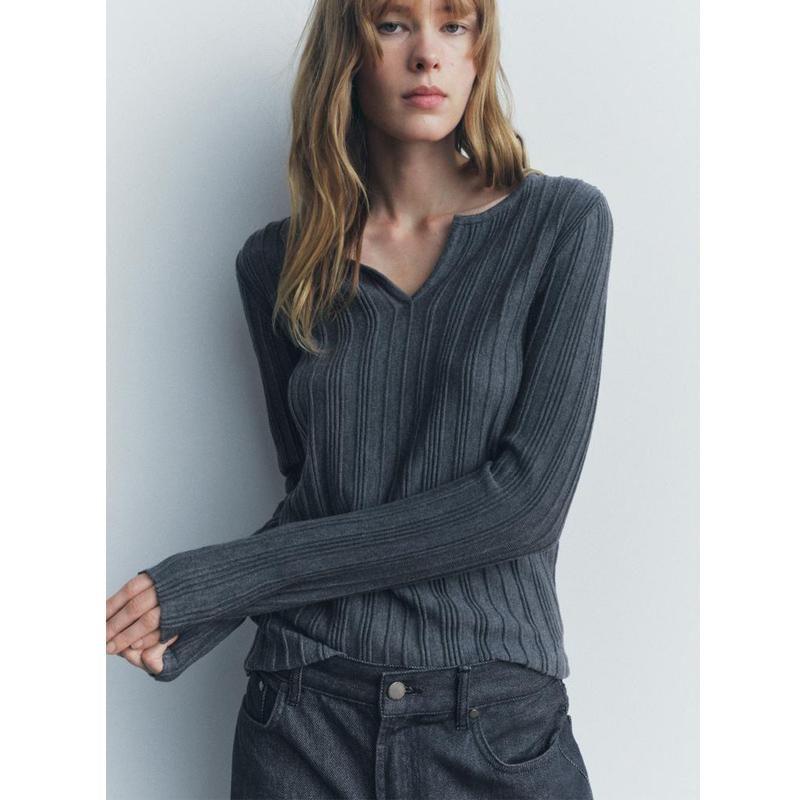24 Fall and Winter New Women's Clothing Fashion Wind Slit Knitted Rib V Neck Long Sleeves Bottoming Shirt T-shirt 8779464