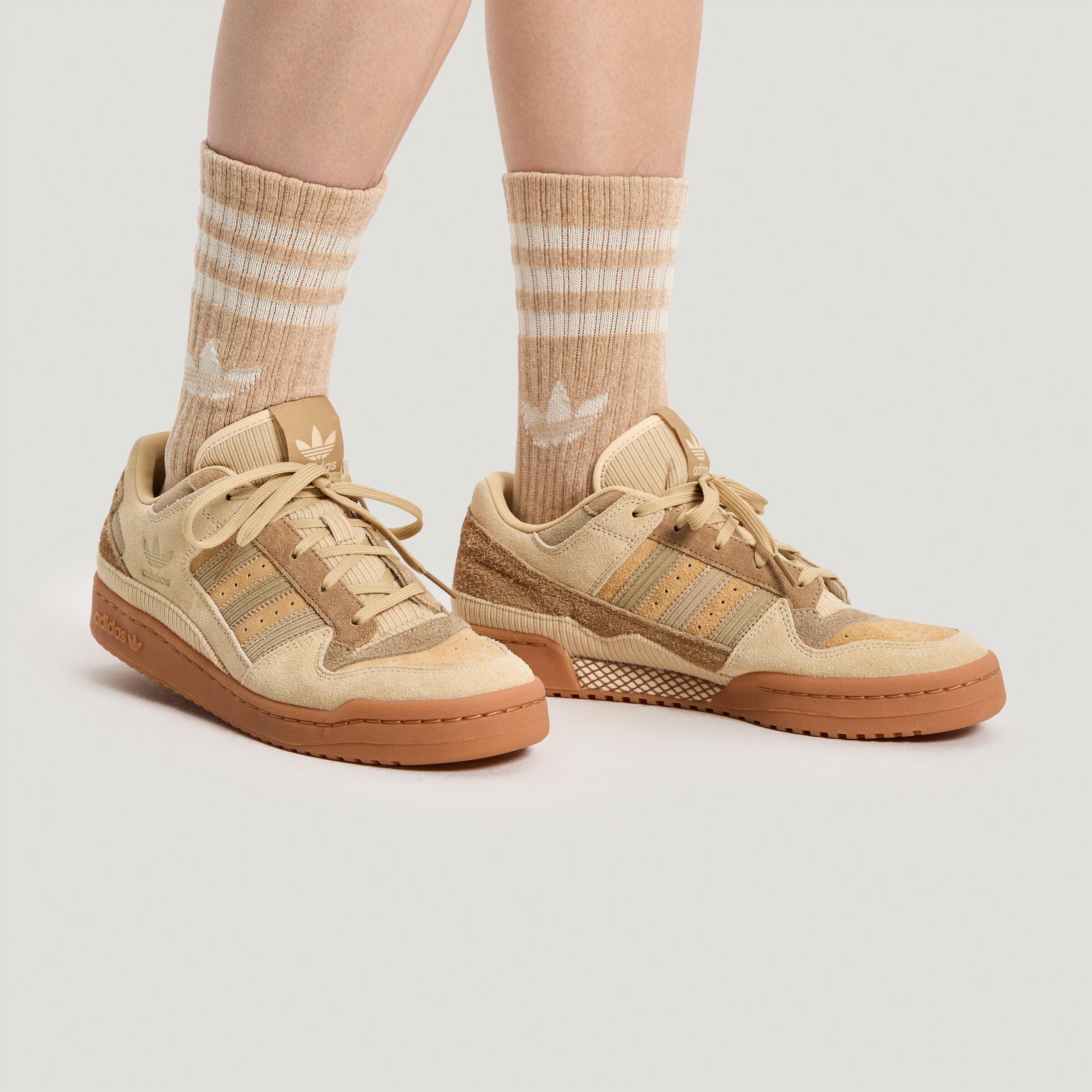 Adidas Originals FORUM Low top Skateboard Shoes Unisex Light Brown 41