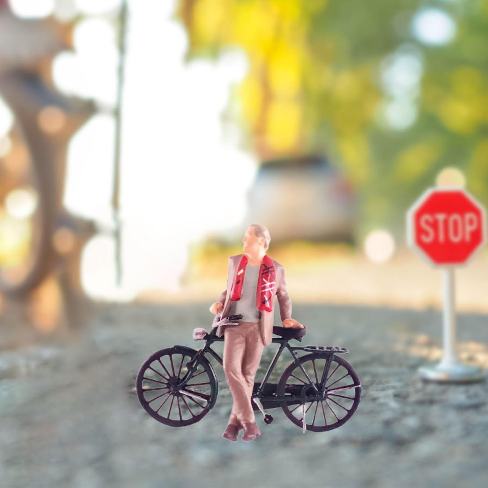 Джентльмен Кукольный Велосипед 1/64 Люди Игрушки Игровой Набор Винтаж 3D Смола Ретро — фото 4