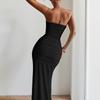 Dámské módní a elegantní večerní šaty bez ramínek se staženým pasem a splývavými stuhami