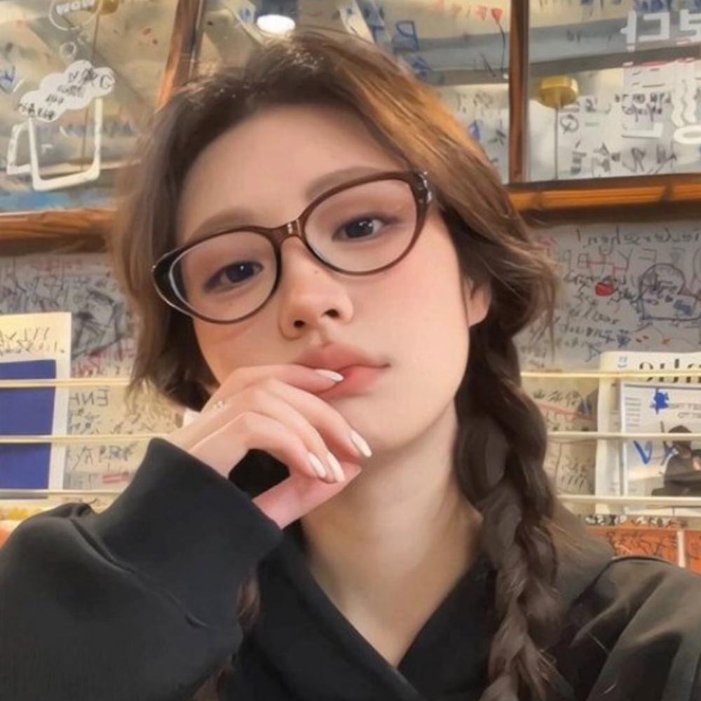 Blue Light Glasses Flat Frame Fashion Glasses Computer Eyewear Vintage Anti-Blue Light Glasses For Office Daily Use Women