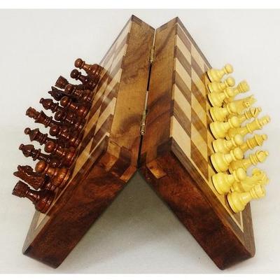Wooden Magnetic Chess Set Foam Chess Pieces 17.78cm