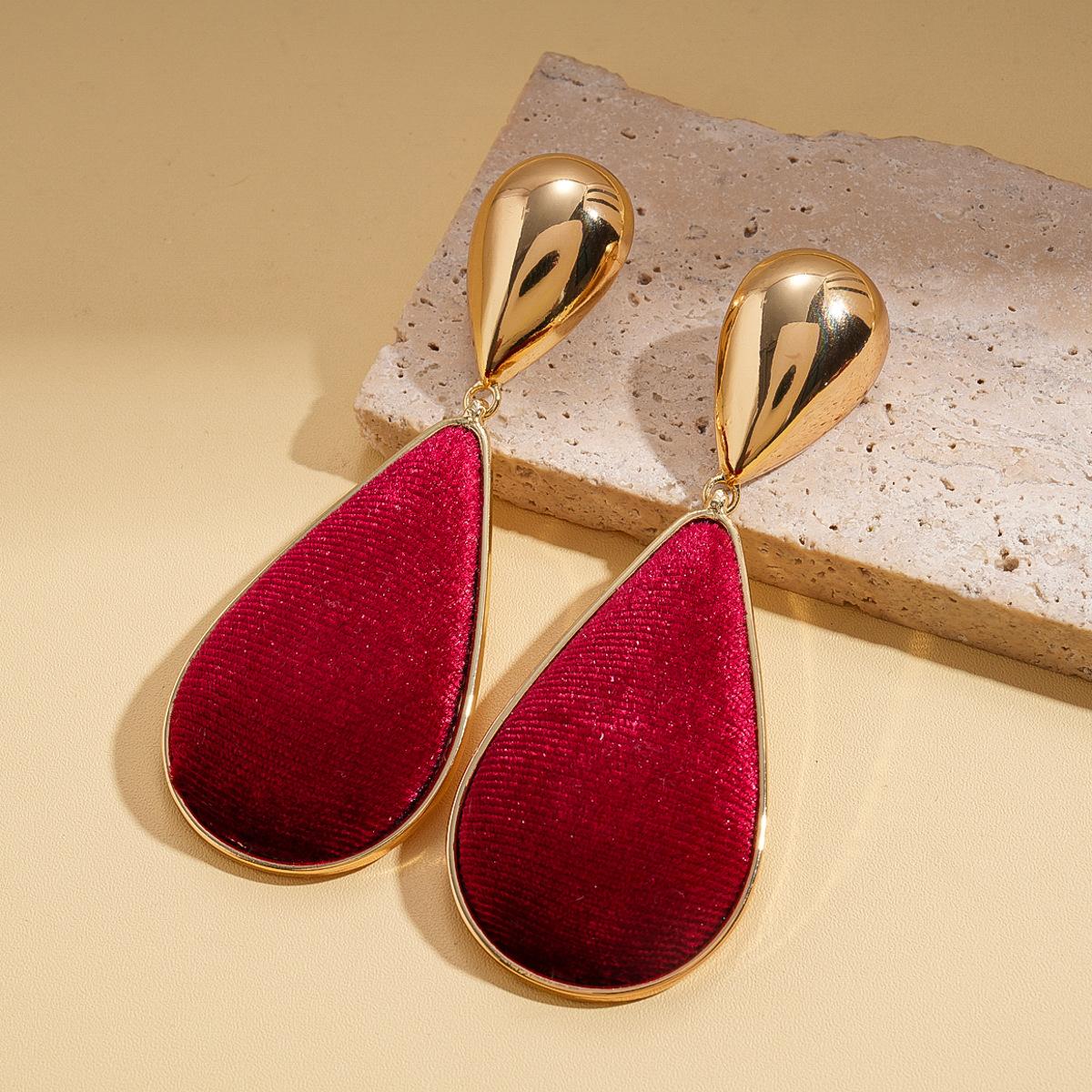 

DIGADAGU Metal Water Drop Fluffy Geometric Dangle Earrings New Simple Elegant Earrings Women Daily Zircon Accessories