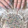 Nageldesign – Strass och nageldekorationer