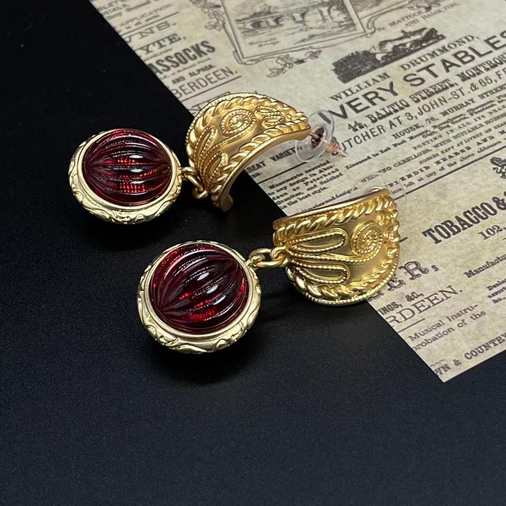 Vintage Gold Ruby Earrings With Palace Style Fashionable Versatile Light Luxury