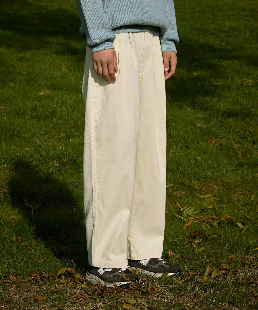 Peullukeu Corduroy Two-Tuck Wide Pants Ivory Fpt402