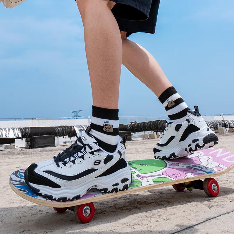 Skechers Men s 52675-WBK Retro Casual Shoes US 7