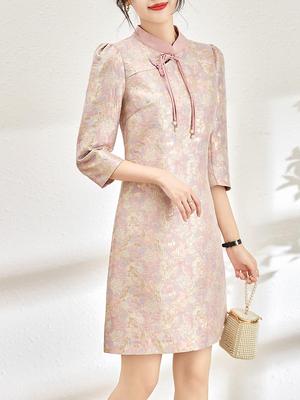 Novidade de Primavera: Vestido Jacquard de Seda Dourada com Cintura Ajustada para Mulheres