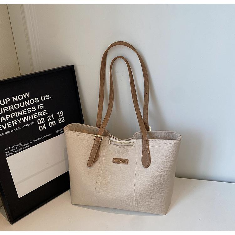 

Large capacity bag women s new 2025 retro fashion tote bag casual simple commuter shoulder armpit bag