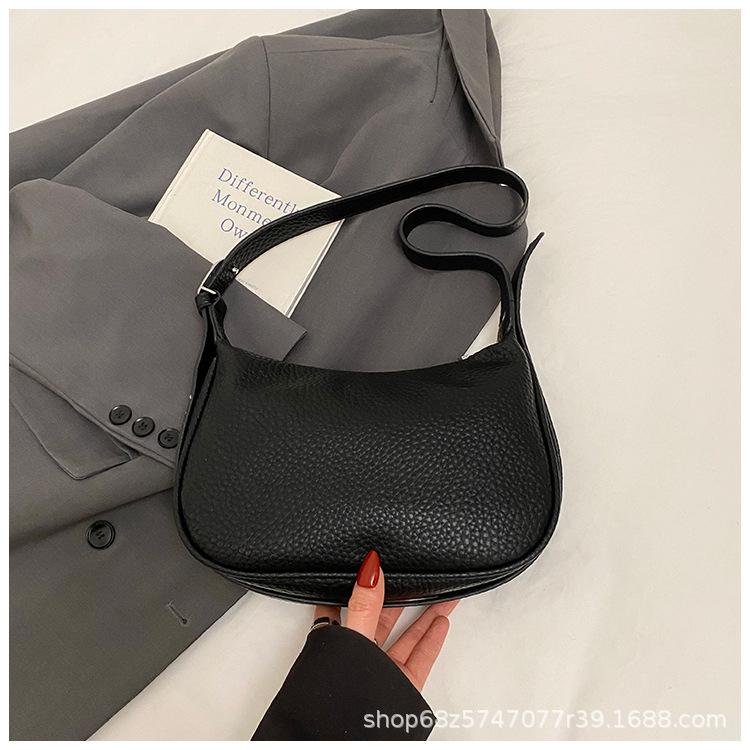 Korean Version of Niche Leisure Commuter Bag Women's 2025 New Fashion Soft-sided Messenger Bag Simple Commuter Shoulder Bag