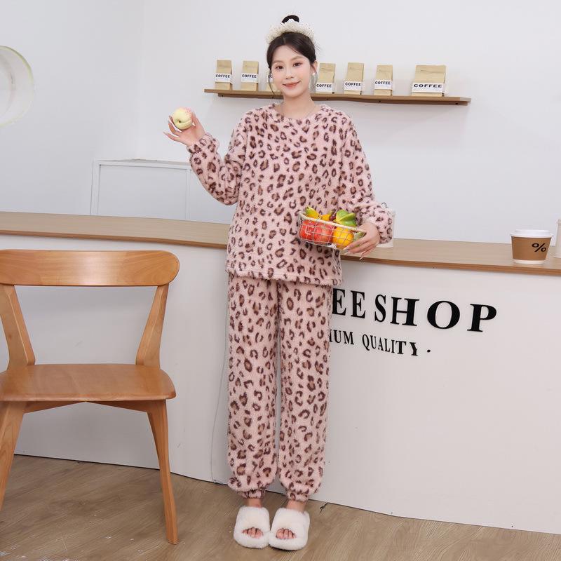 Dámská útulná pyžamová souprava z korálového fleecu s leopardím potiskem - Plus samet, šetrná k pokožce, podzim/zima