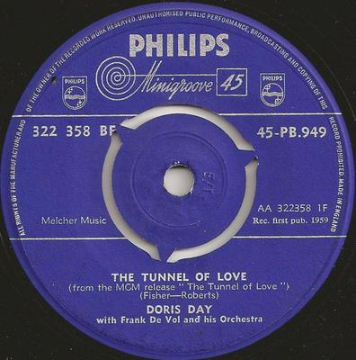 7-Zoll-Schallplatte DORIS DAY, FRANK DE VOL & HIS ORCHE - Der Tunnel der Liebe 45PB949 Philips 1959 UK Jazz Gebraucht