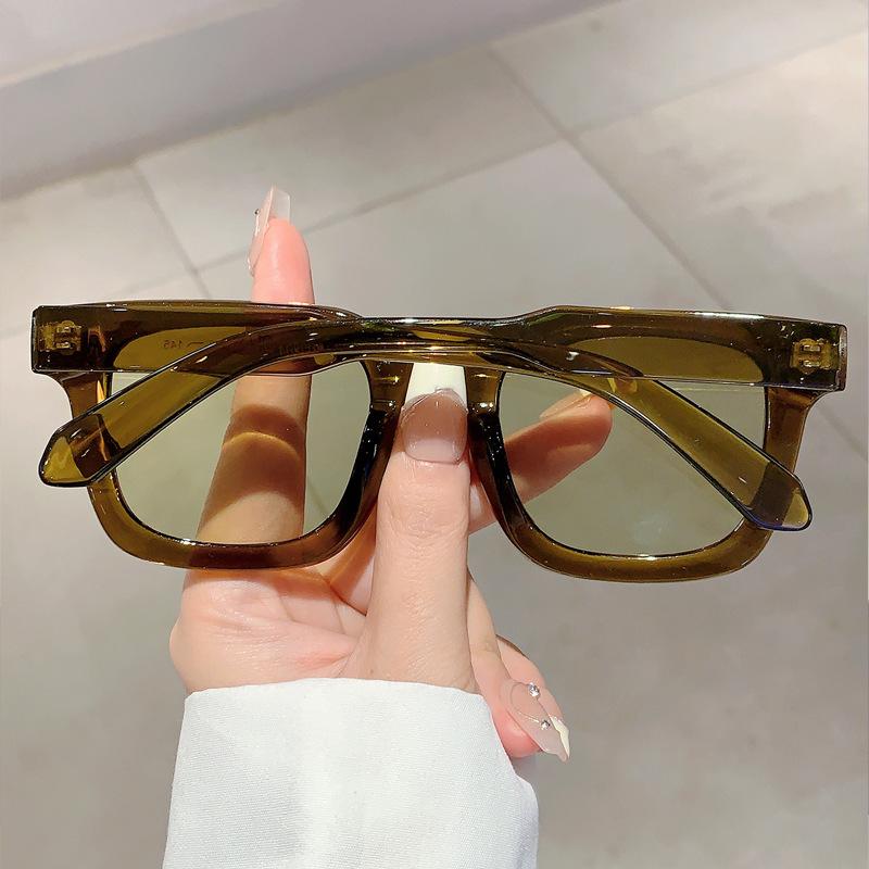 Luxury Brand Designer Classic Vintage Square Sunglasses Women For Men Olive Green Sun Glasses Trend Punk Popular Travel Shades