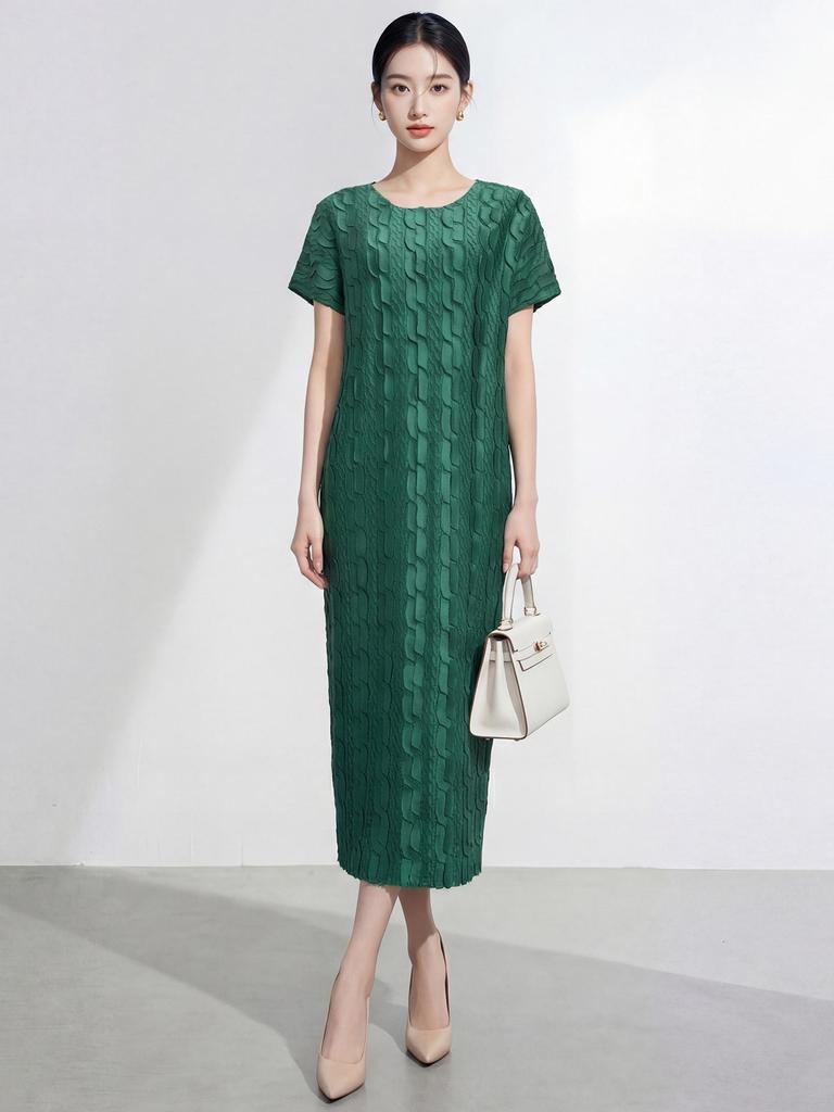 Elegant Women's Plus Size Pear Shape Summer Dress - Loose Fit, Round Neck, Short Sleeve, Slimming Miyake Style