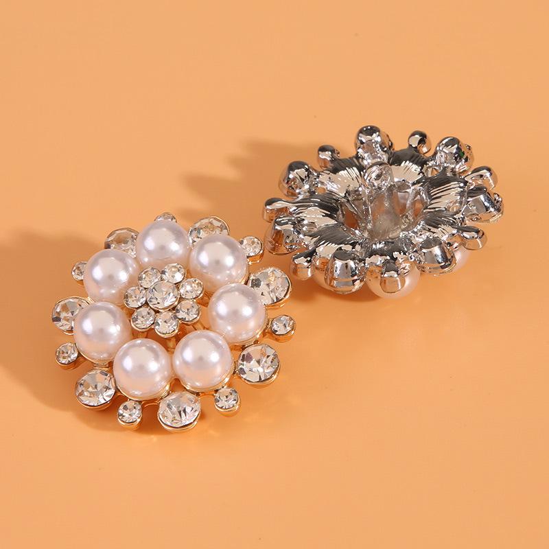 Perlové knoflíky s diamanty, dámské oblečení, topy, bundy, knoflíky, doplňky, kožichy, norkové kožichy s diamanty, luxusní knoflíky, malé