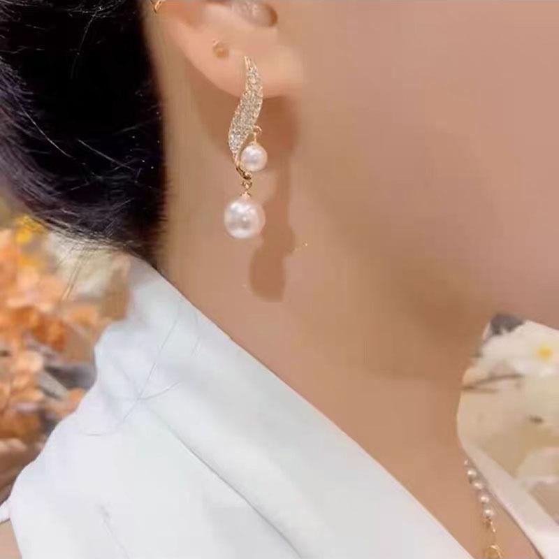 New Trendy Earrings with High-end Design, Niche Fashion, Simple and Versatile. New Trendy Earrings