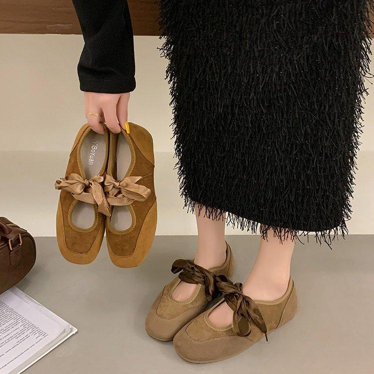 Unique style, highlighting personality charm! Rubber square head middle mouth without inner lining flat heel flat heel suede single shoe